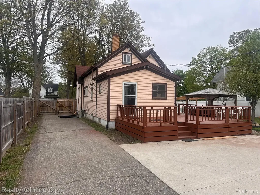 385 N Main Street Imlay City City MI 48444