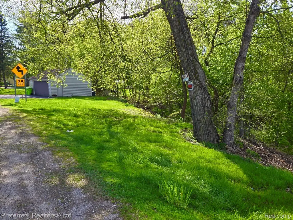 9691 Elizabeth Lake Road White Lake Charter Township MI 48386