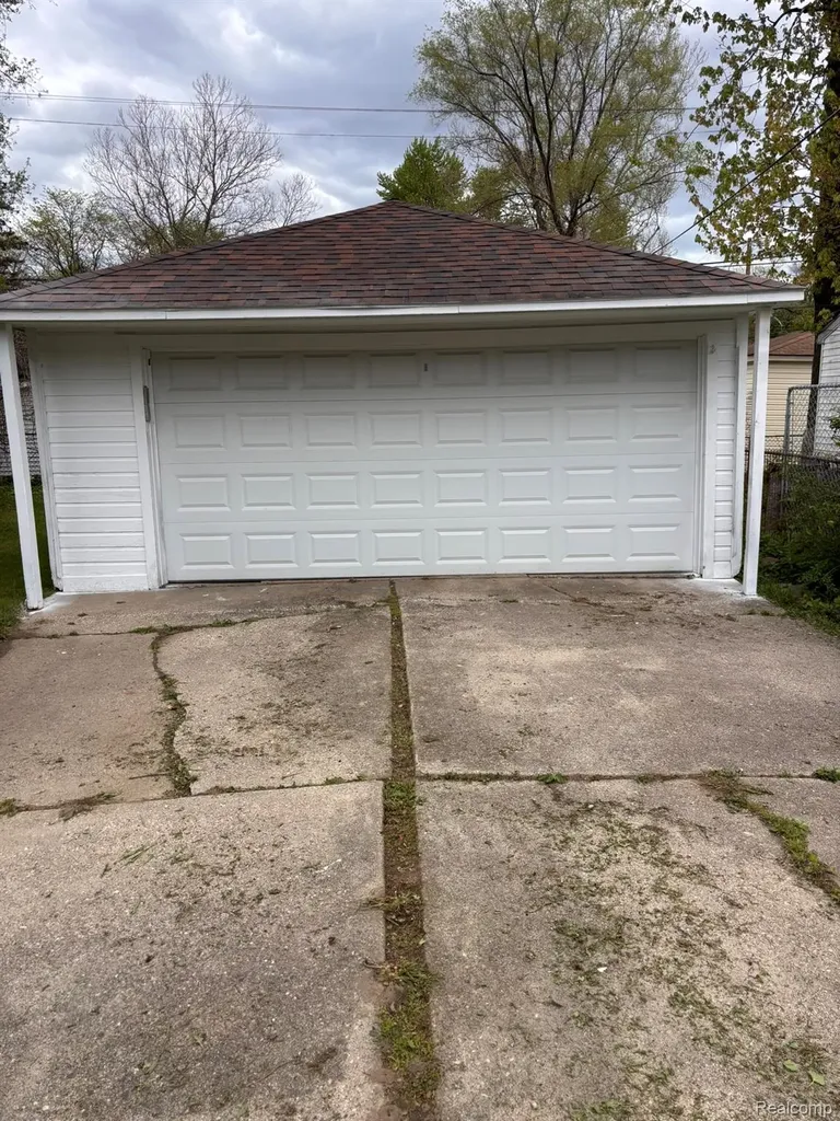5797 E Outer Drive Detroit City MI 48234
