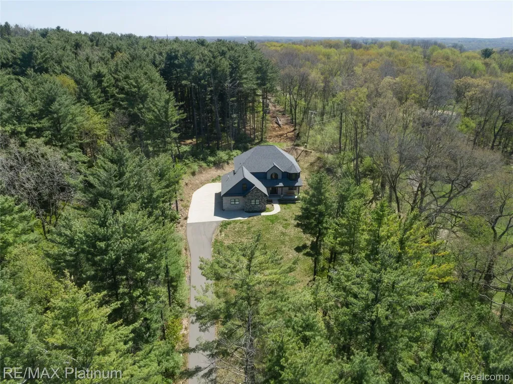 3705 High Hillcrest Drive Marion Township MI 48843