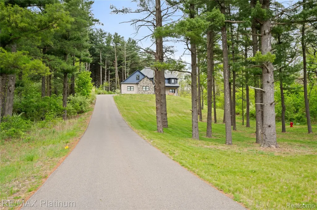 3705 High Hillcrest Drive Marion Township MI 48843