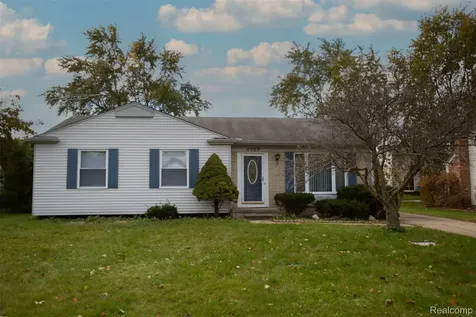 5783 Williamsburg Court Waterford Charter Township MI 48327