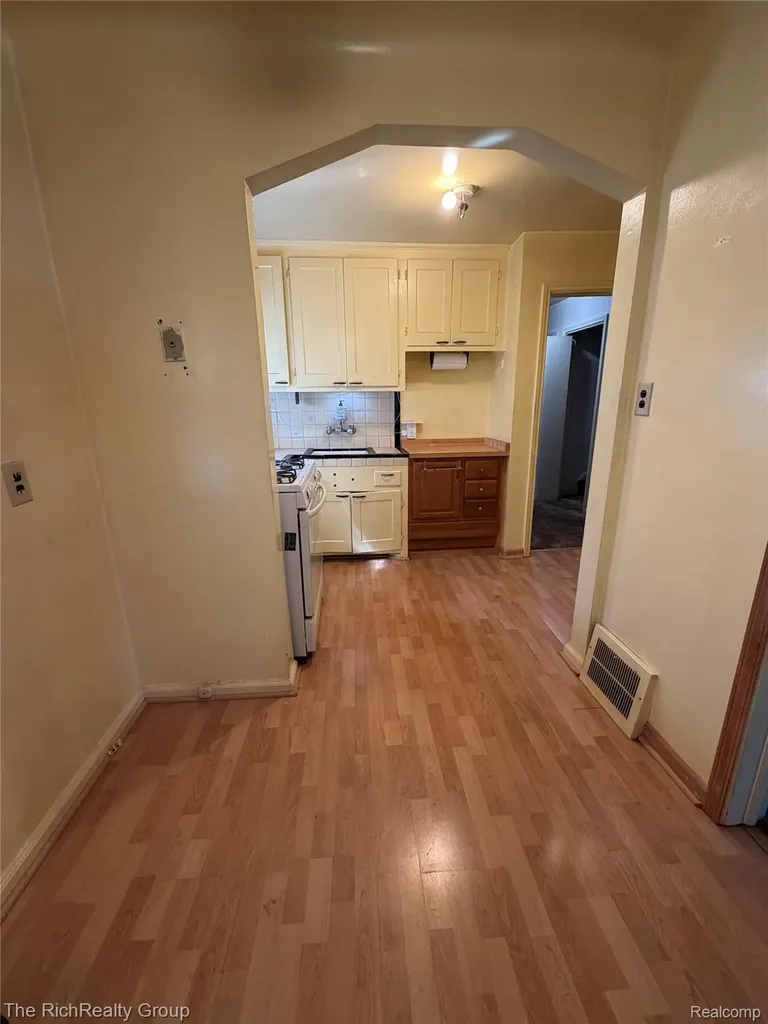 18039 Wood Street Melvindale City MI 48122