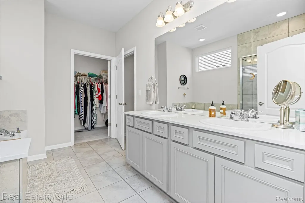 30067 Turtle Creek Circle Lyon Charter Township MI 48165