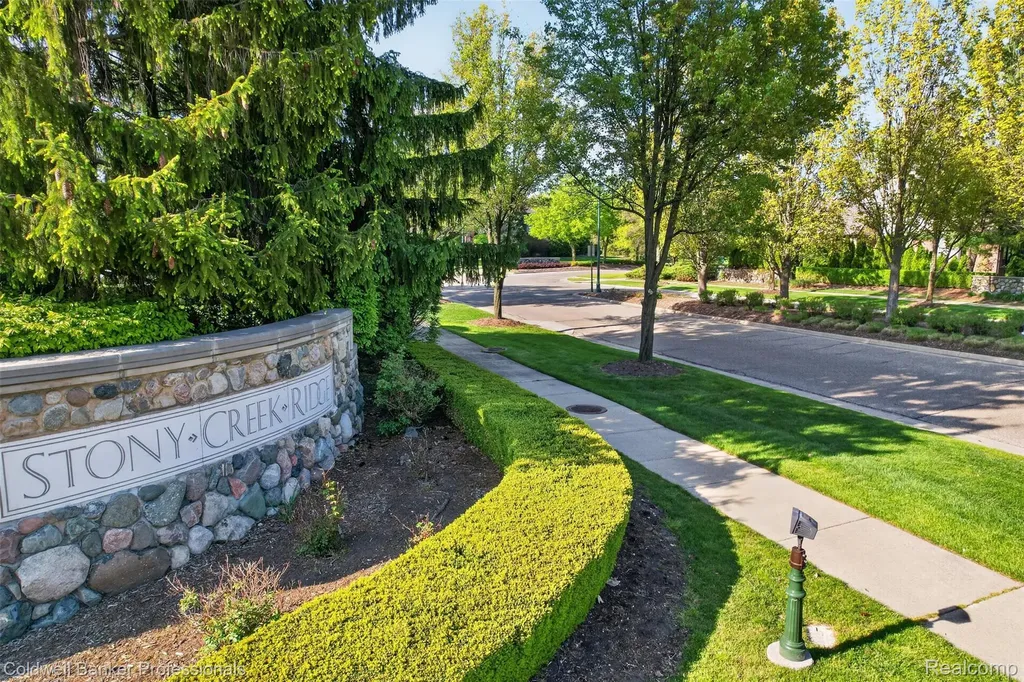 1357 Kentfield Drive Rochester City MI 48307
