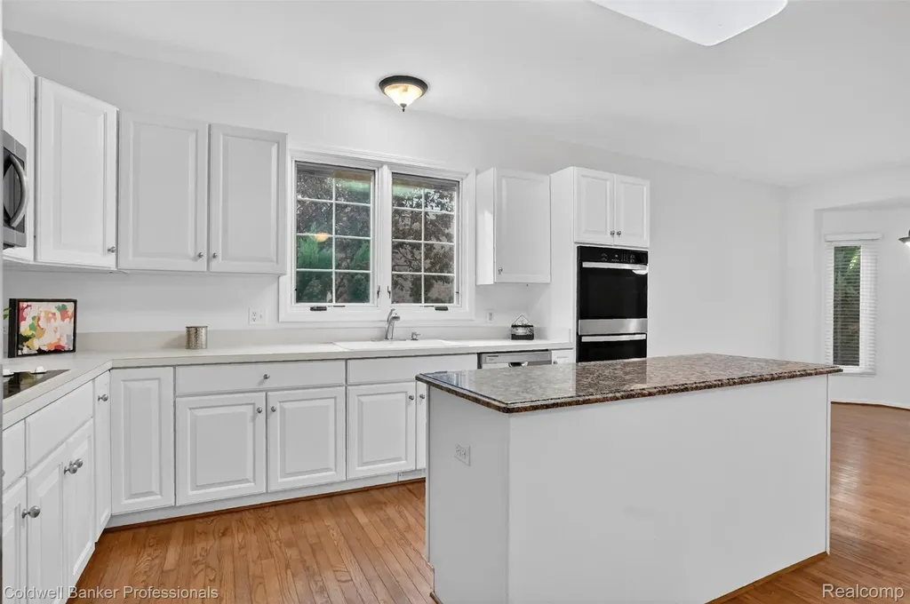 1357 Kentfield Drive Rochester City MI 48307