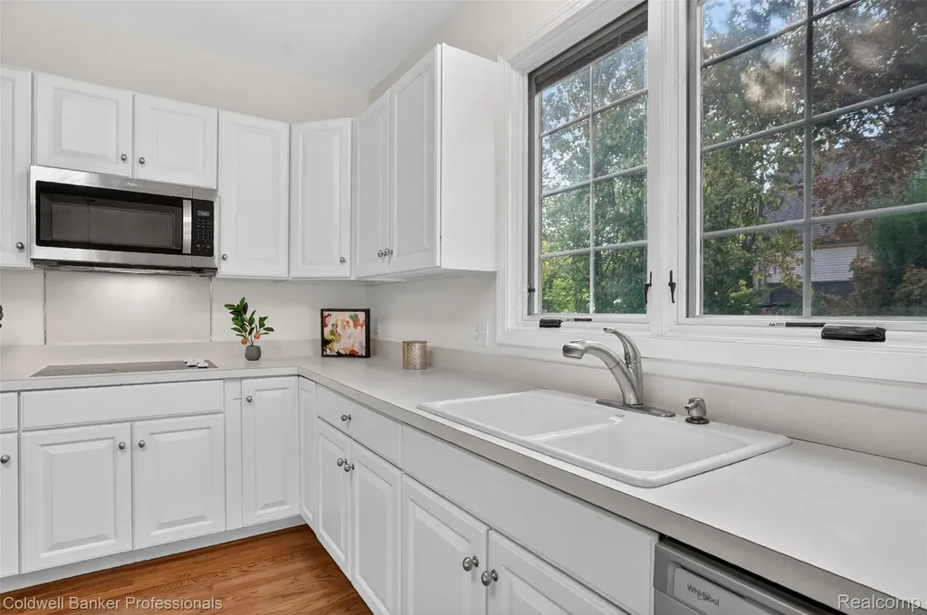 1357 Kentfield Drive Rochester City MI 48307