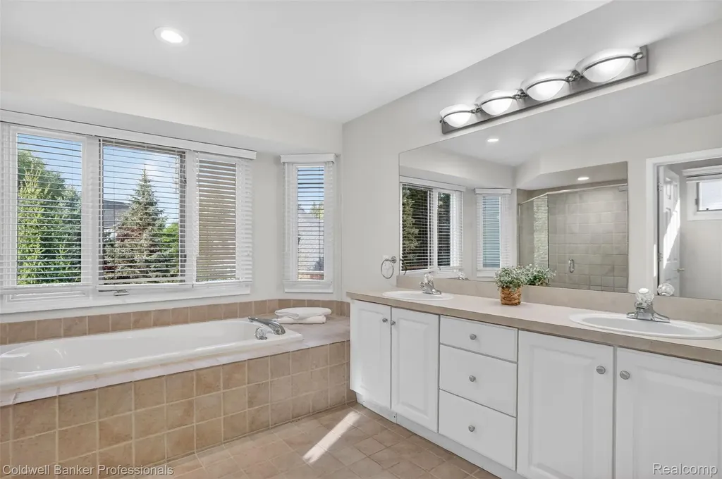 1357 Kentfield Drive Rochester City MI 48307