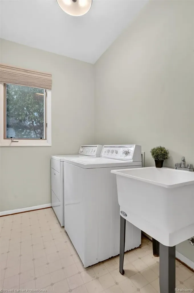 1357 Kentfield Drive Rochester City MI 48307
