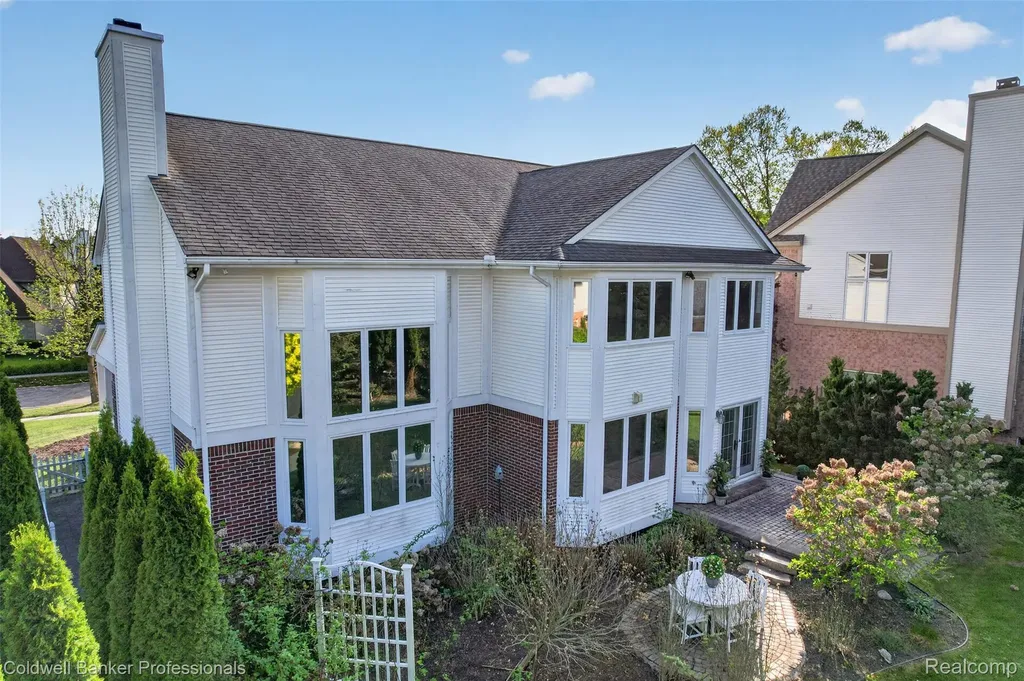 1357 Kentfield Drive Rochester City MI 48307
