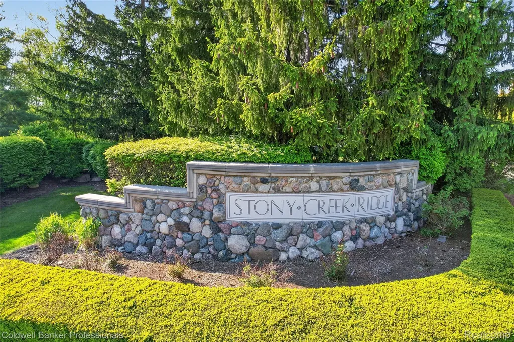 1357 Kentfield Drive Rochester City MI 48307