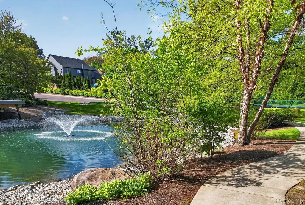 1357 Kentfield Drive Rochester City MI 48307