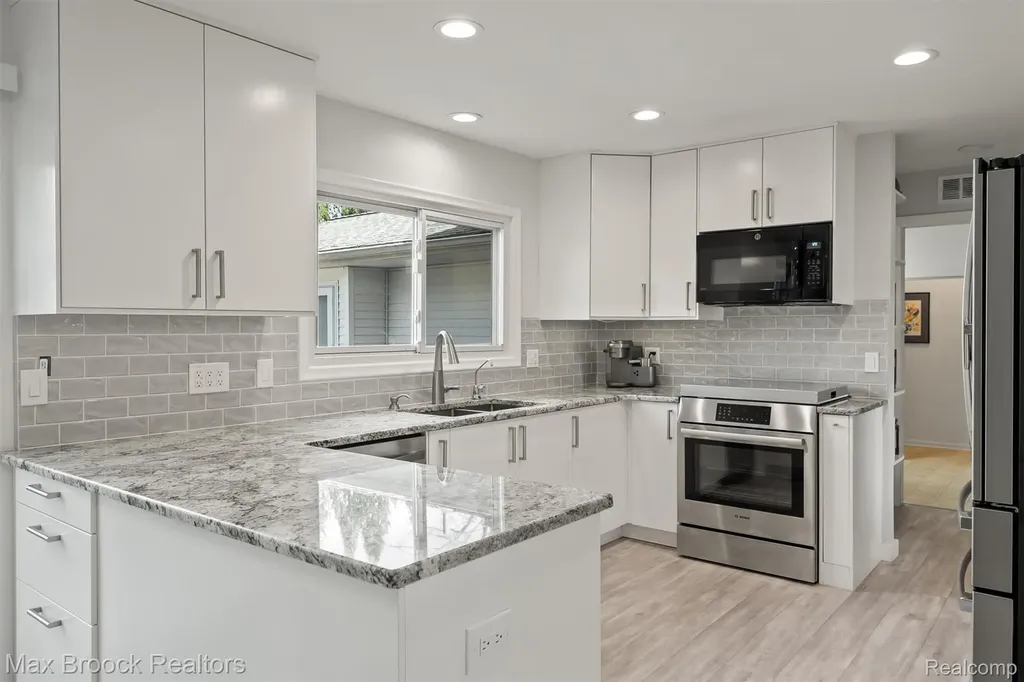 6540 Alderley Way West Bloomfield Charter Township MI 48322
