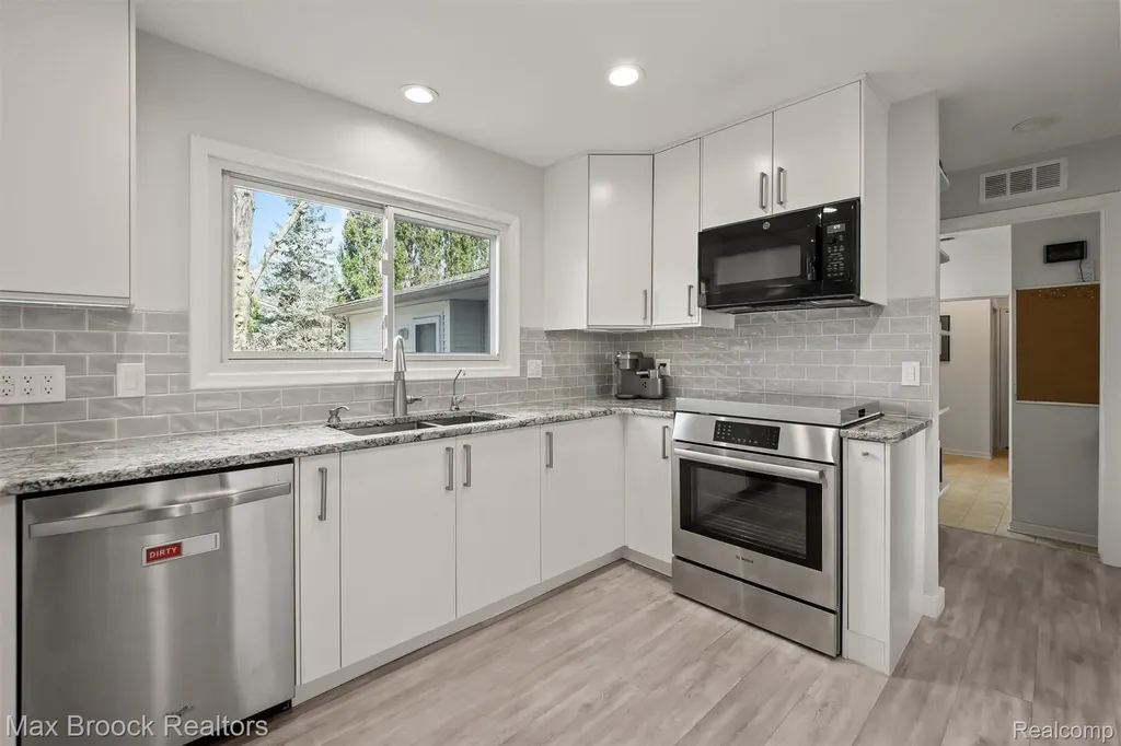 6540 Alderley Way West Bloomfield Charter Township MI 48322