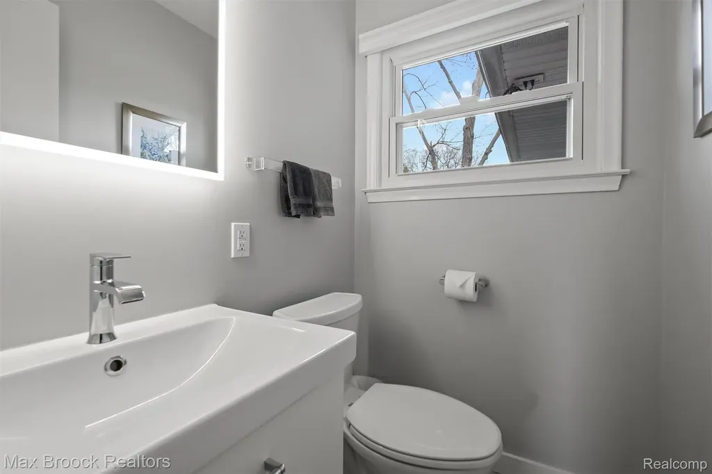 6540 Alderley Way West Bloomfield Charter Township MI 48322
