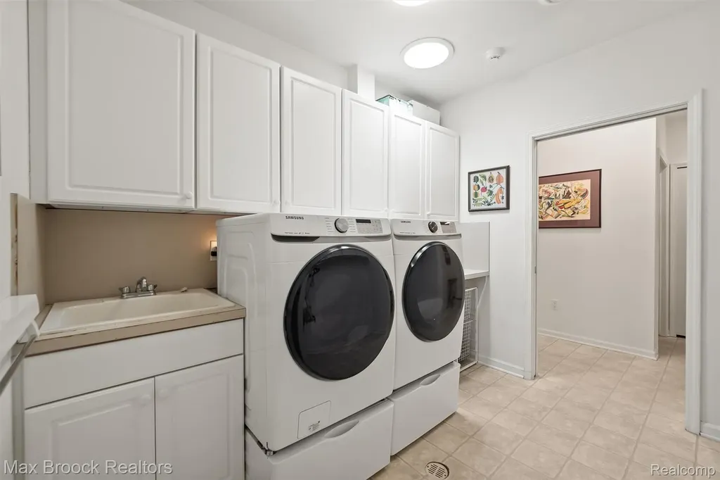 6540 Alderley Way West Bloomfield Charter Township MI 48322
