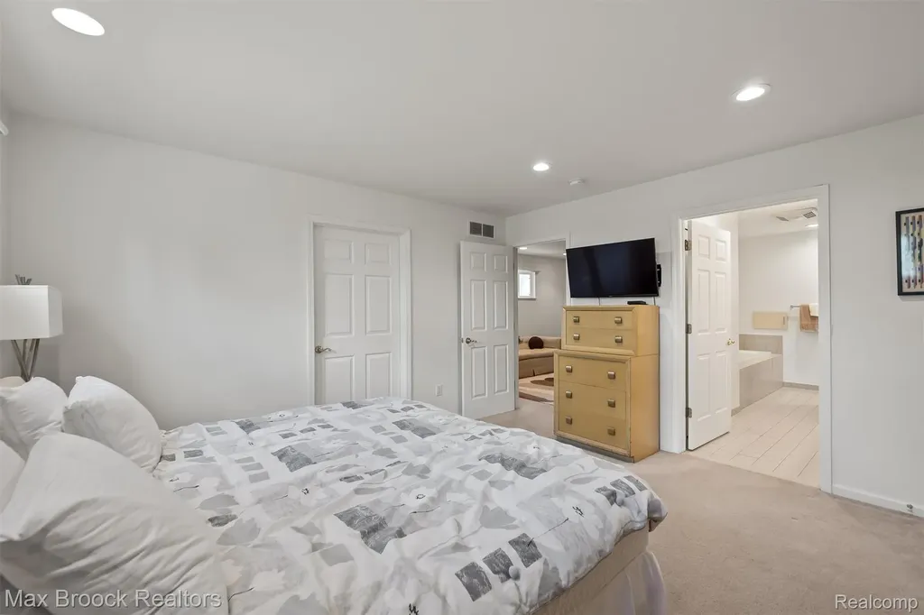 6540 Alderley Way West Bloomfield Charter Township MI 48322