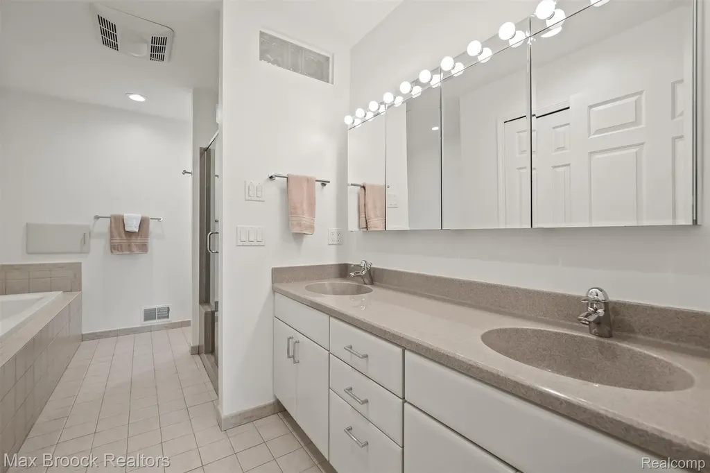 6540 Alderley Way West Bloomfield Charter Township MI 48322