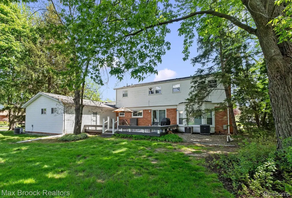 6540 Alderley Way West Bloomfield Charter Township MI 48322
