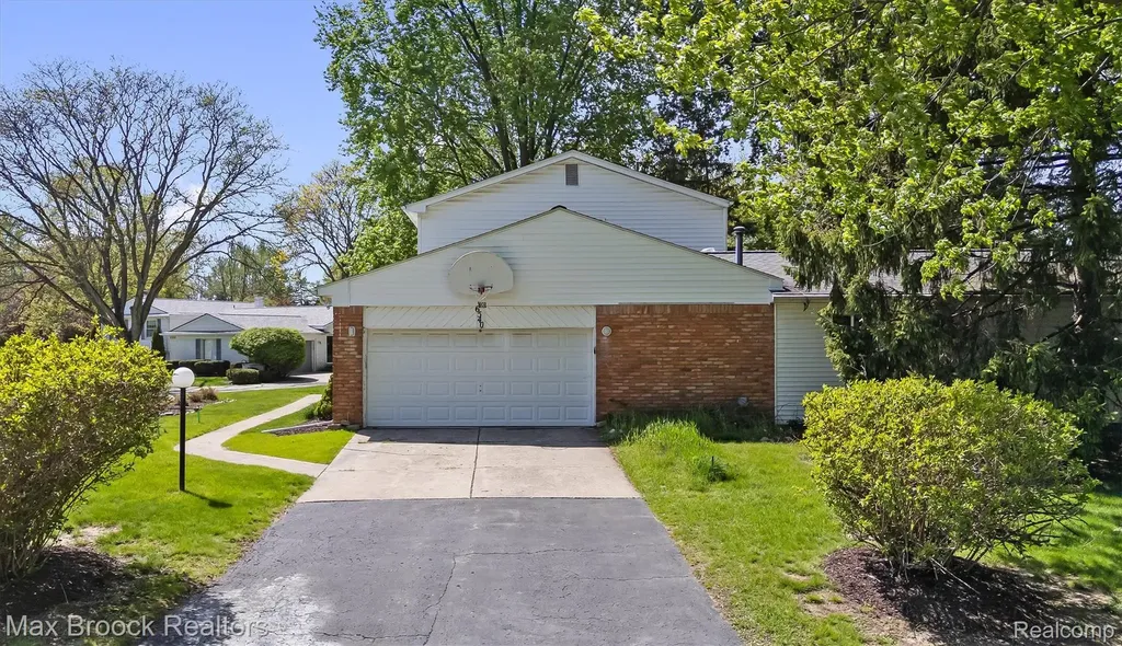 6540 Alderley Way West Bloomfield Charter Township MI 48322