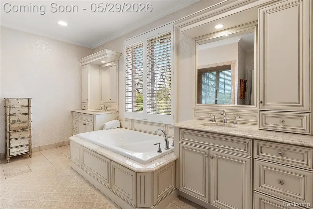 2570 Stoneykirk Court Oakland Charter Township MI 48306