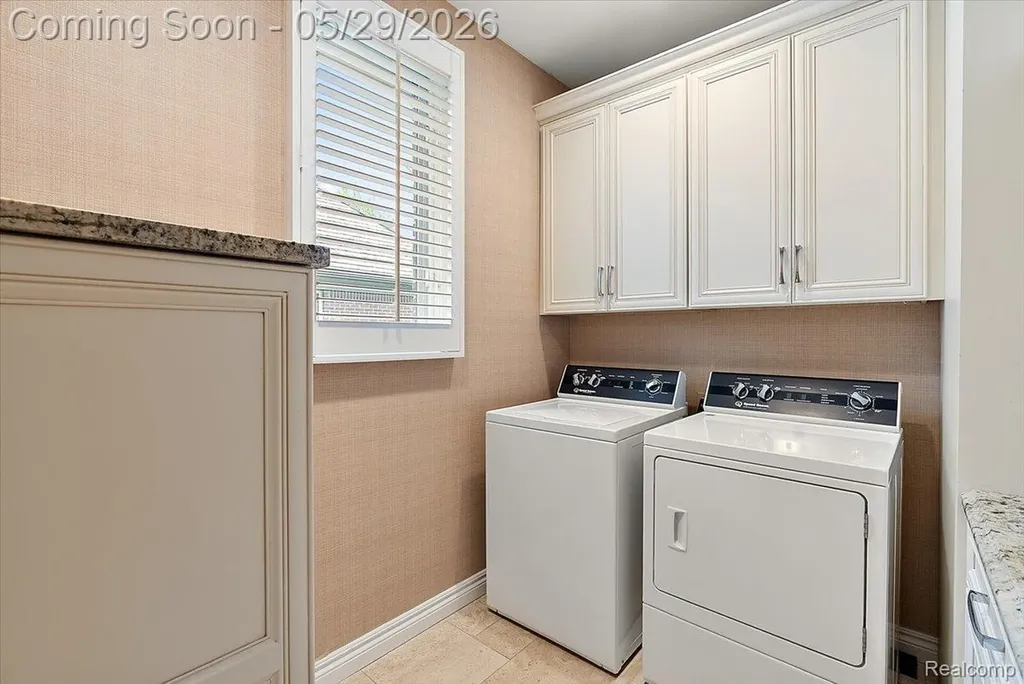 2570 Stoneykirk Court Oakland Charter Township MI 48306