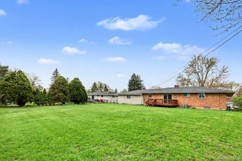 3688 Breaker Street Waterford Charter Township MI 48329