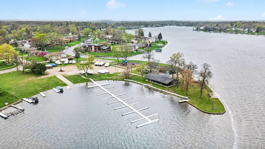 3688 Breaker Street Waterford Charter Township MI 48329