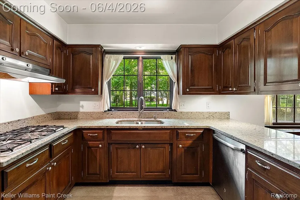 32845 Long Bow Court Beverly Hills Village MI 48025