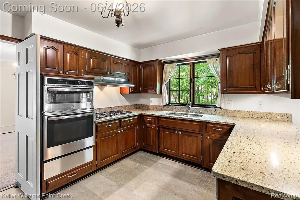32845 Long Bow Court Beverly Hills Village MI 48025