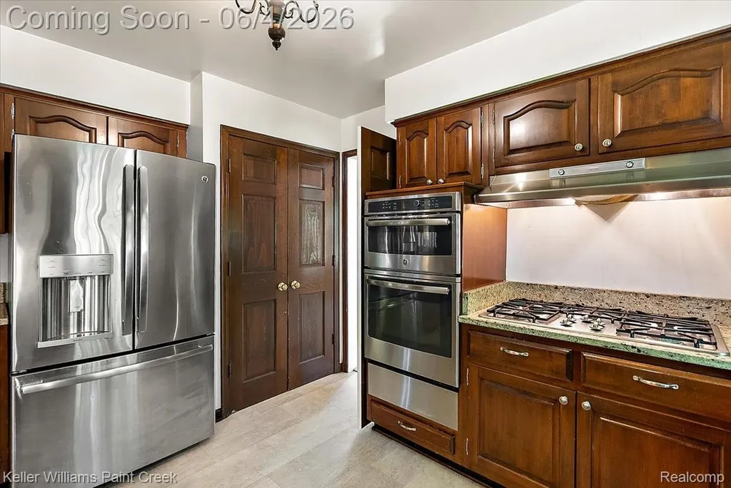 32845 Long Bow Court Beverly Hills Village MI 48025