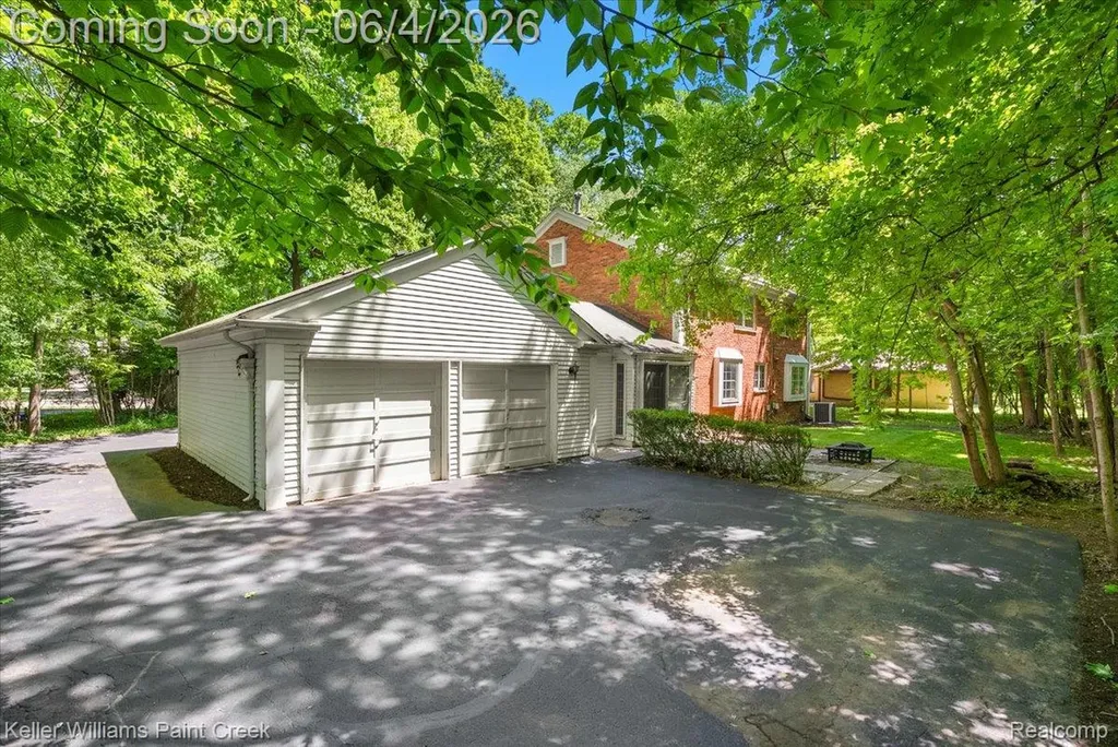 32845 Long Bow Court Beverly Hills Village MI 48025