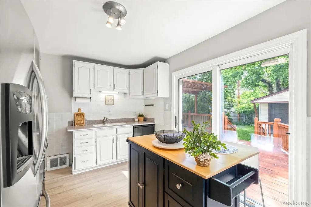 1019 Hoffman Avenue Royal Oak City MI 48067