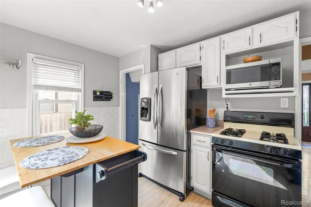 1019 Hoffman Avenue Royal Oak City MI 48067