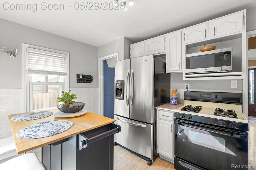 1019 Hoffman Avenue Royal Oak City MI 48067