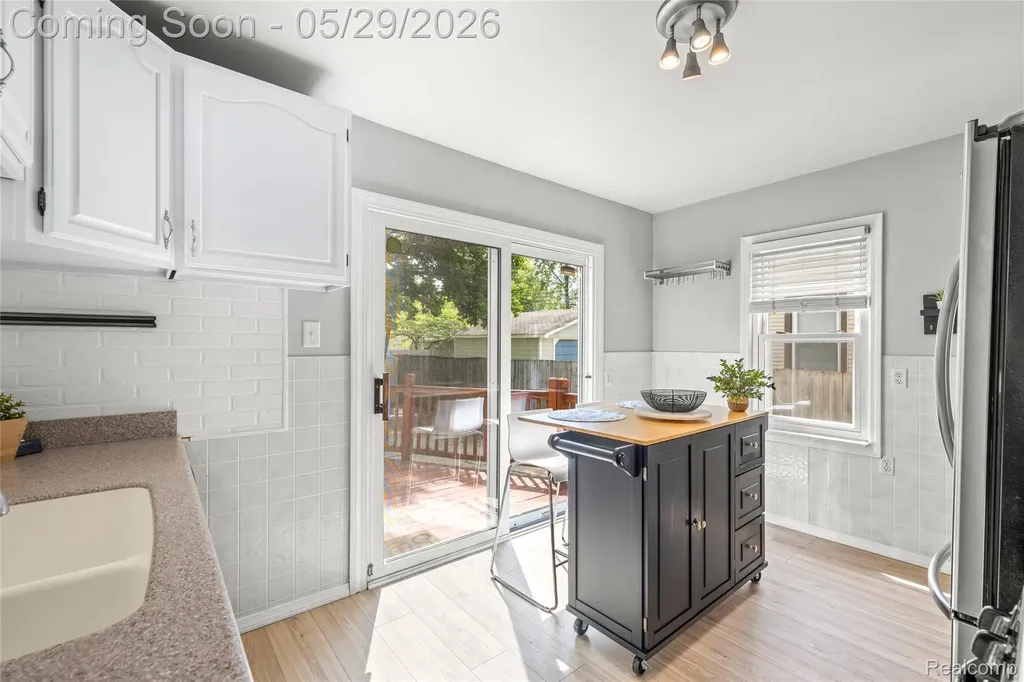 1019 Hoffman Avenue Royal Oak City MI 48067