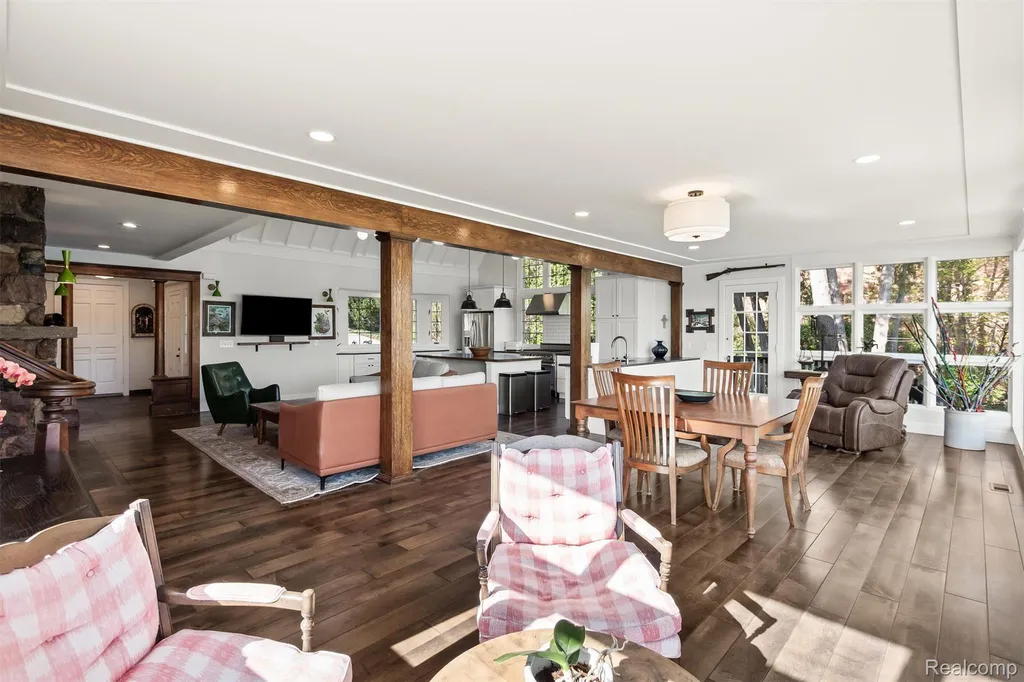 6390 Commerce Road West Bloomfield Charter Township MI 48324