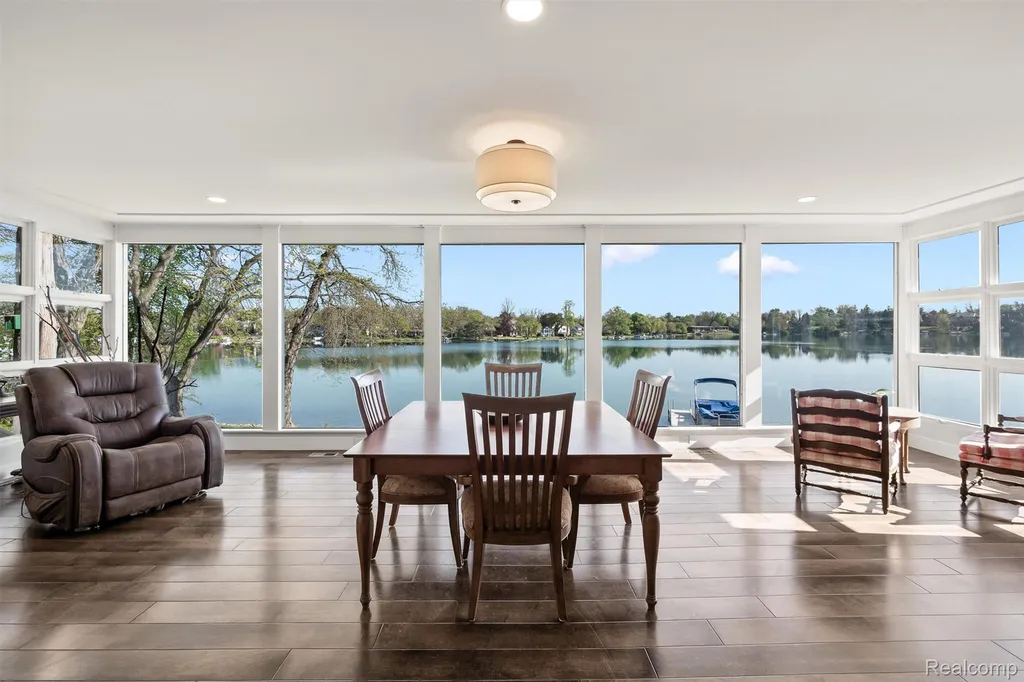 6390 Commerce Road West Bloomfield Charter Township MI 48324