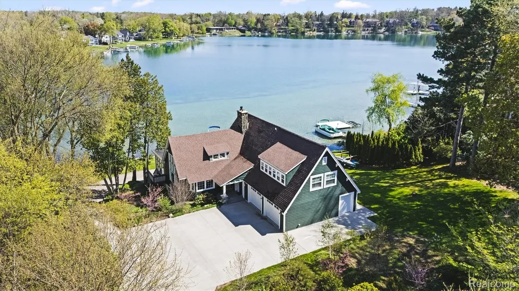 6390 Commerce Road West Bloomfield Charter Township MI 48324