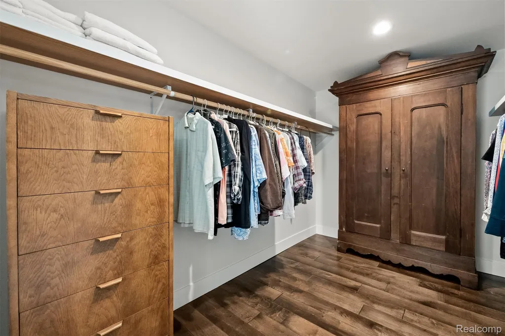 6390 Commerce Road West Bloomfield Charter Township MI 48324