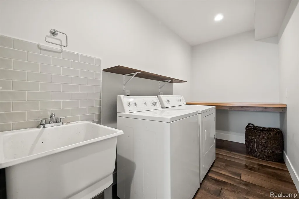 6390 Commerce Road West Bloomfield Charter Township MI 48324