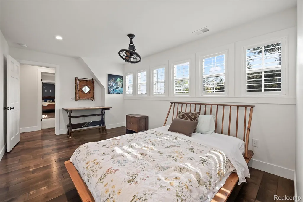 6390 Commerce Road West Bloomfield Charter Township MI 48324