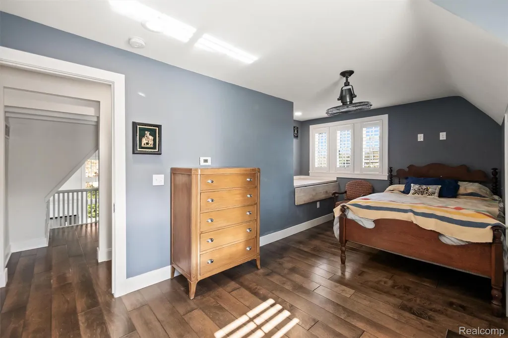 6390 Commerce Road West Bloomfield Charter Township MI 48324