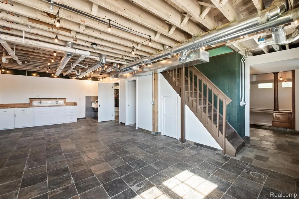 6390 Commerce Road West Bloomfield Charter Township MI 48324