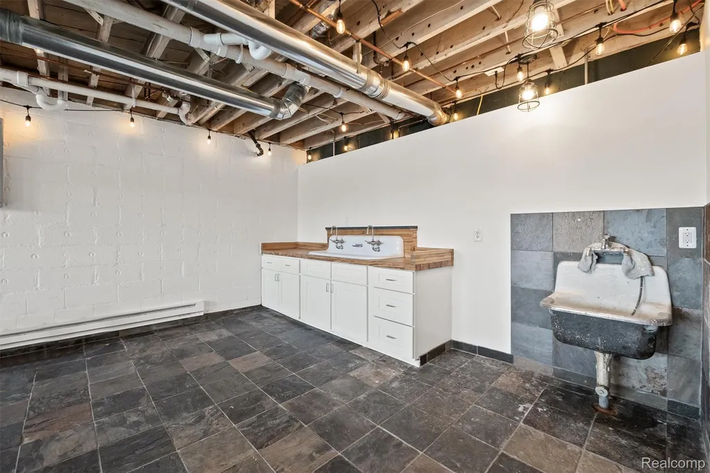 6390 Commerce Road West Bloomfield Charter Township MI 48324