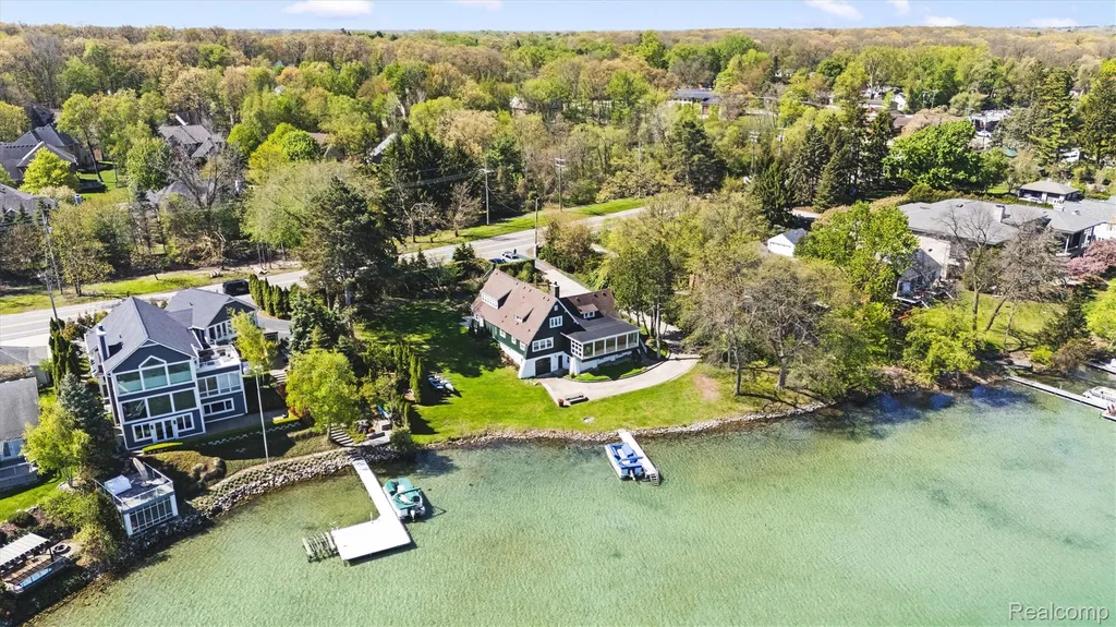 6390 Commerce Road West Bloomfield Charter Township MI 48324