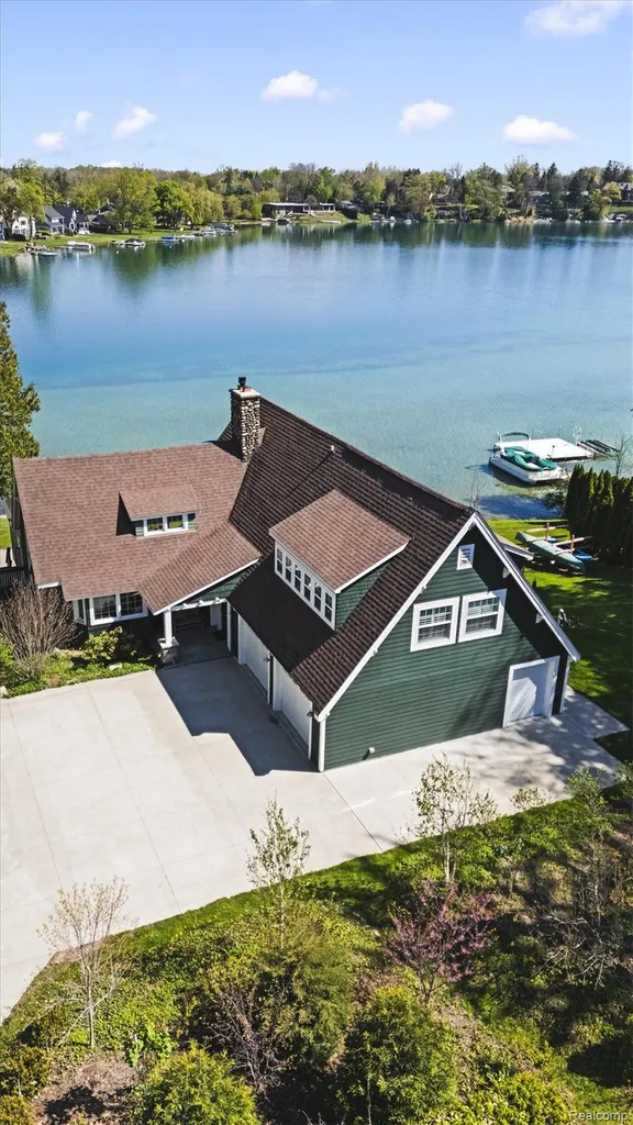 6390 Commerce Road West Bloomfield Charter Township MI 48324