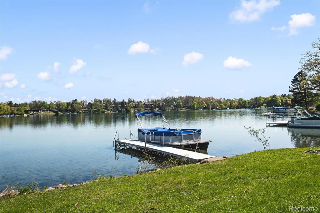 6390 Commerce Road West Bloomfield Charter Township MI 48324