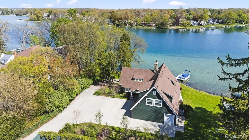 6390 Commerce Road West Bloomfield Charter Township MI 48324