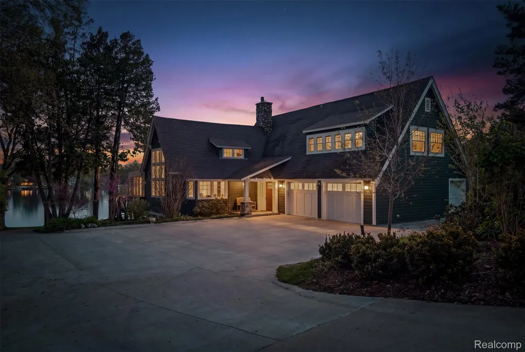 6390 Commerce Road West Bloomfield Charter Township MI 48324